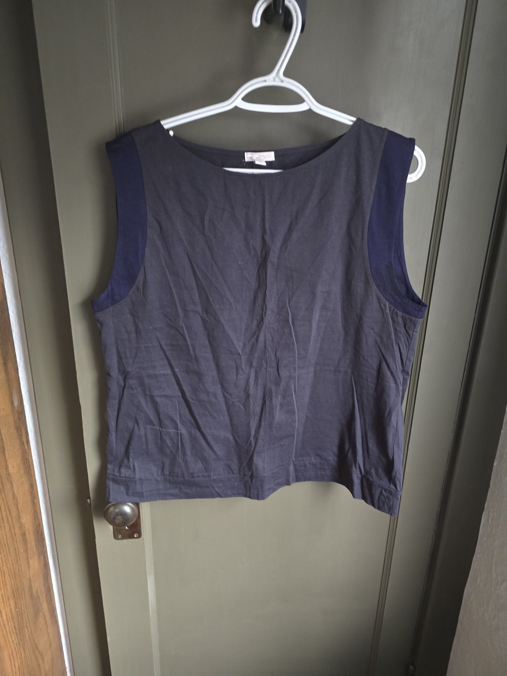 GAP Sleeveless Crewneck Top in Charcoal and Navy